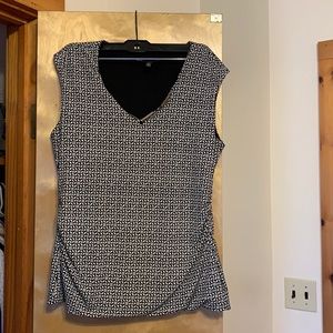 Women’s WHBM black/white sleeveless v-neck blouse